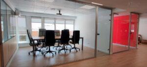 Διαχωριστικά γραφείων από τζάμι-γυαλί για κάθε χώρο γραφείου