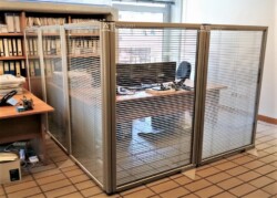 Επιδαπέδια, αυτοστήρικτα διαχωριστικά με εσωτερικές περιστρεφομενς περσίδες. Χαμηλά Διαχωριστικά MATIZ