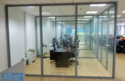 Διαχωριστικά Γραφείων. Χώρισμα διάφανο γραφείων