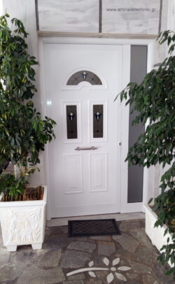 Κεντρική είσοδος με panel αλουμινίου. Αλουμινίου Είσοδος Πολυκατοικιας