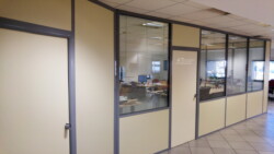 Διαχωριστικά μισό τμήμα τυφλό με  μελαμινες & Εσωτερικές Περσίδες. Διαχωριστικά Γραφείων.