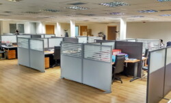 Διαμόρφωση, διάταξη χώρων γραφείου κινητά αυτοστήρικτα μεταφερόμενα