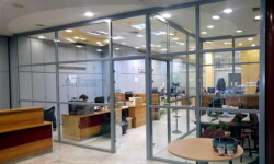 Αξιόπιστες και πρακτικές λύσεις σε διαχωριστικά συστήματα. Ελαφρά χωρίσματα αλουμινίου.