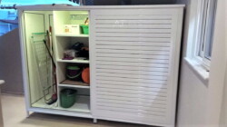Ντουλάπες μπαλκονιού μεταλλικές από αλουμίνιο. Ντουλάπες κατασκευασμένες εξ ολοκλήρου από λαμαρίνα αλουμινίου,