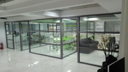 ΓΥΑΛΙΝΑ ΧΩΡΙΣΜΑΤΑ ΔΑΠΕΔΟΥ ΟΡΟΦΗΣ. ΧΩΡΙΣΜΑΤΑ ΓΡΑΦΕΙΩΝ ΔΑΠΕΔΟΥ ΟΡΟΦΗΣ.