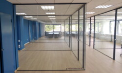 ΓΥΑΛΙΝΑ ΔΙΑΧΩΡΙΣΤΙΚΑ ΔΑΠΕΔΟΥ ΟΡΟΦΗΣ. Σύγχρονα, ποιοτικά γυάλινα διαχωριστικά συστήματα γραφείων. Read more https://athinaikitechniki.gr/service/%ce%b3%cf%85%ce%ac%ce%bb%ce%b9%ce%bd%ce%b1-%cf%87%cf%89%cf%81%ce%b9%cf%83%ce%bc%ce%b1%cf%84%ce%b1/