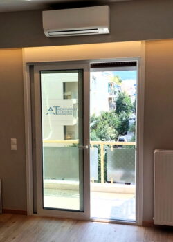 Τα συρόμενα κουφώματα με ρολό είναι μοντέρνα και προσφέρουν μια πιο κομψή εμφάνιση. ΕΠΑΛΛΗΛΟ ΣΥΡΟΜΕΝΟ ΜΕ ΡΟΛΟ ΚΑΙ ΣΗΤΑ